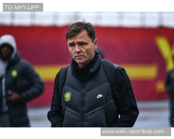 拉米罗首次公开带队训练分组对抗战术布局引关注